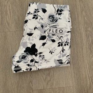 Black and white Fleo shorts size small